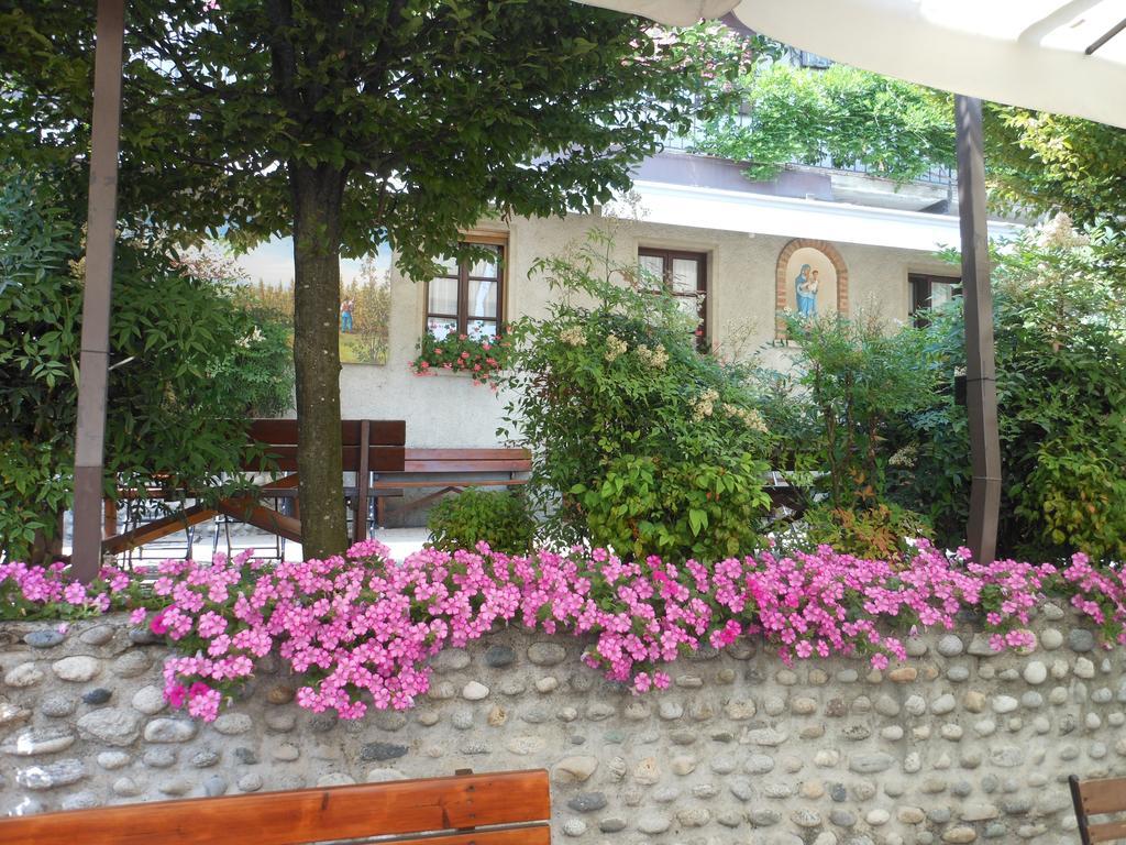 Agriturismo Cassinazza Orsenigo ภายนอก รูปภาพ