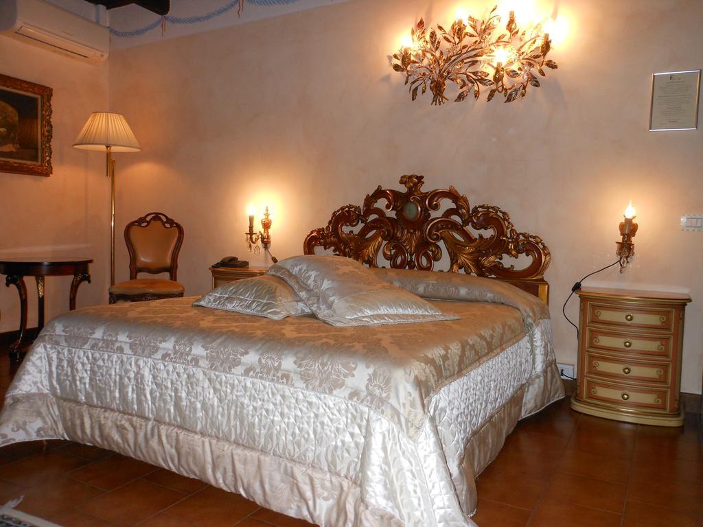 Agriturismo Cassinazza Orsenigo ภายนอก รูปภาพ