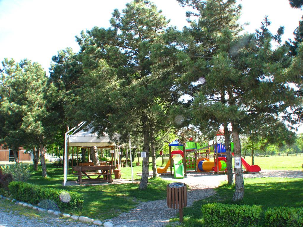 Agriturismo Cassinazza Orsenigo ภายนอก รูปภาพ