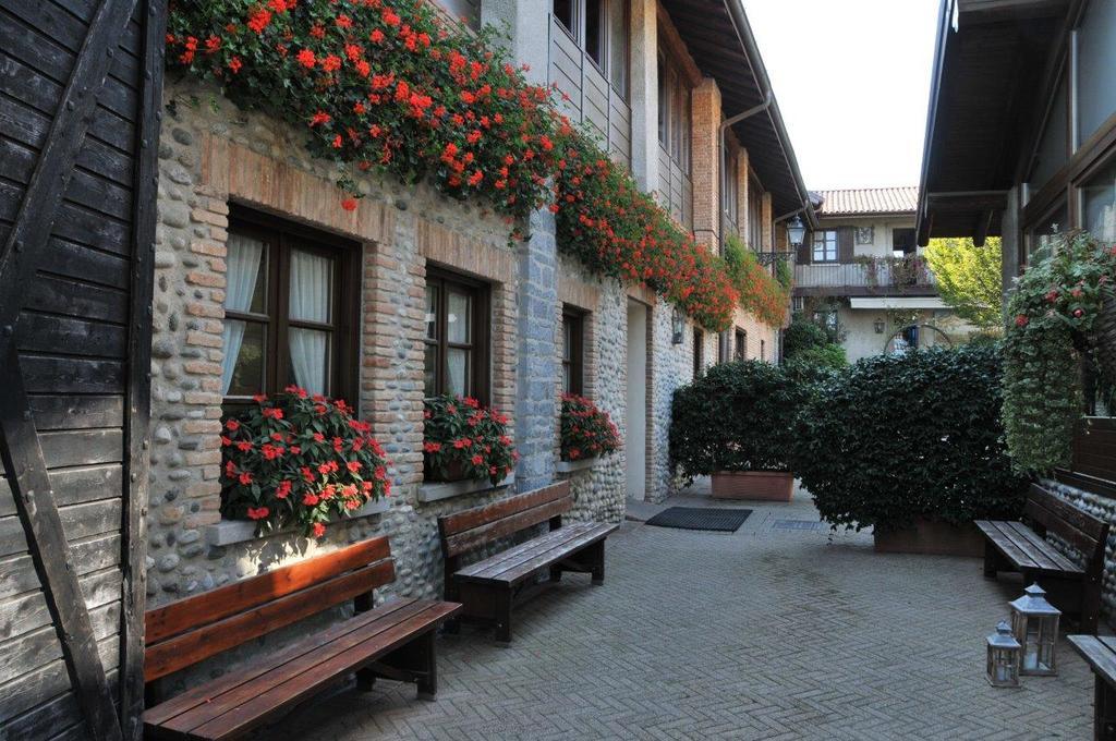Agriturismo Cassinazza Orsenigo ภายนอก รูปภาพ